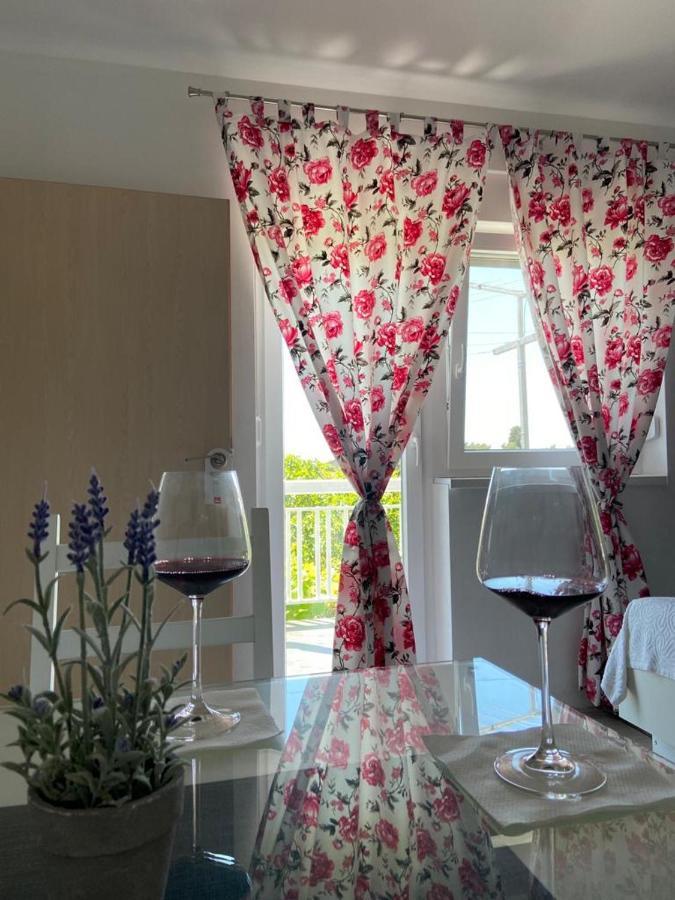 Apartmani Bolero - Obiteljski Odmor Vodice Buitenkant foto